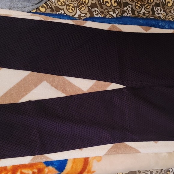 Beautiful, a must-see. Purple pants with a thin line of black. Fake pockets... - Picture 4 of 4